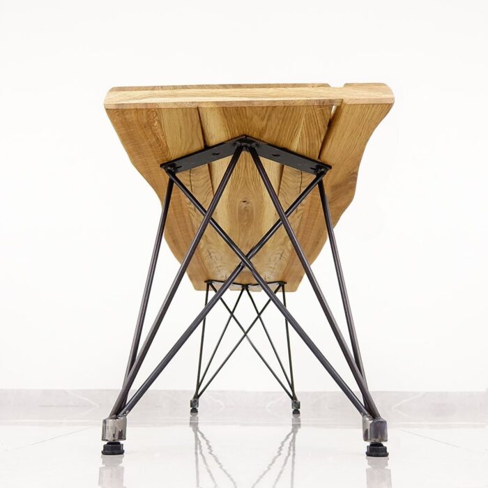 Bänkben-Prima-7-1 Träbänk med metallben sett bakifrån.