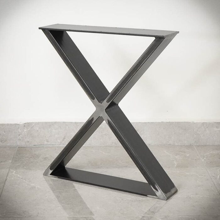 Bankben-X-45-Stal.jpg Metallbordben i form av bokstaven X.