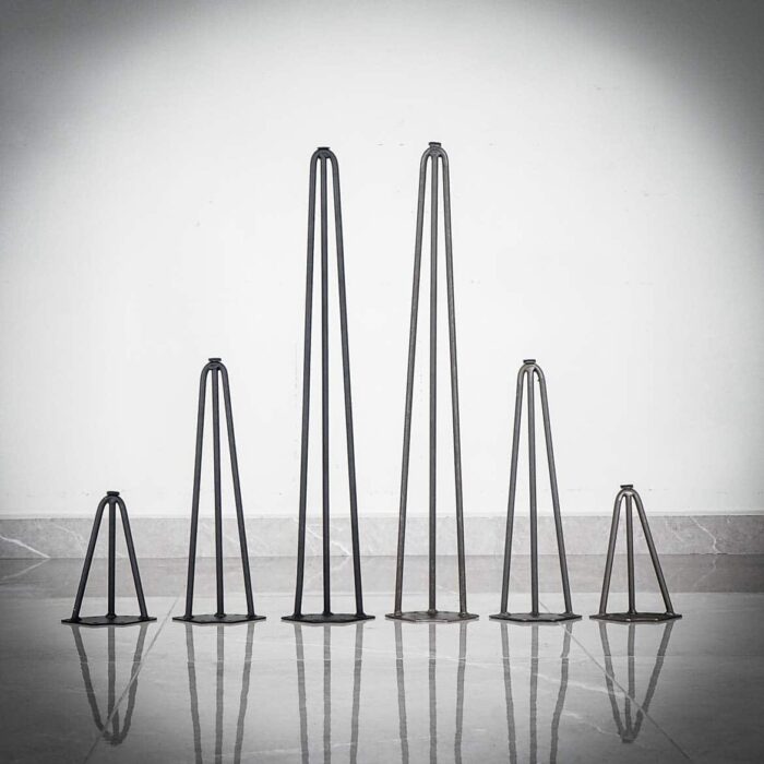 Ben-Hairpin-M-12.jpg Fem metallstativ i olika höjder på rad.