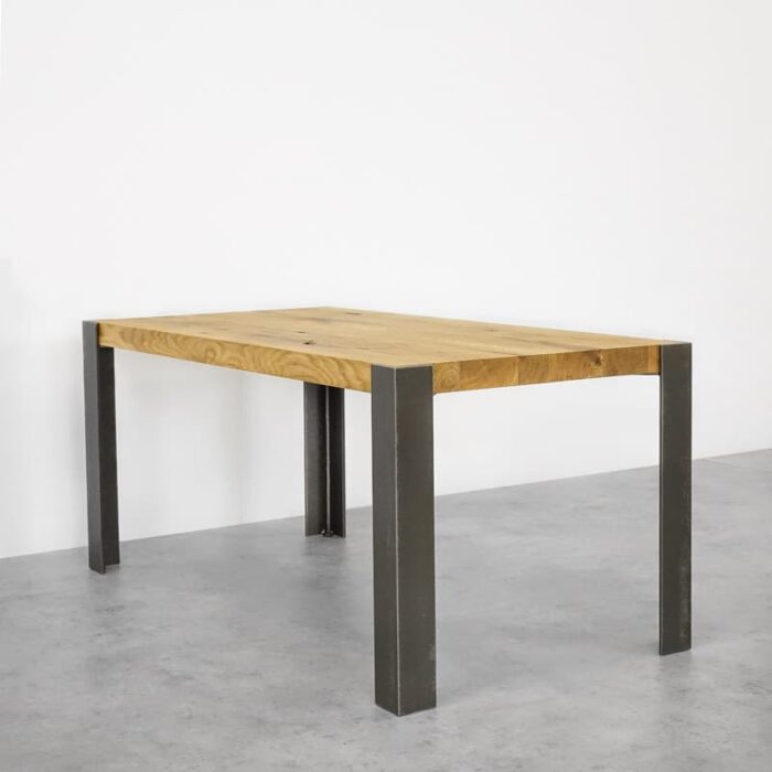 Ben-Hake-45-cm-Stal.jpg Rustikt träbord med metallben