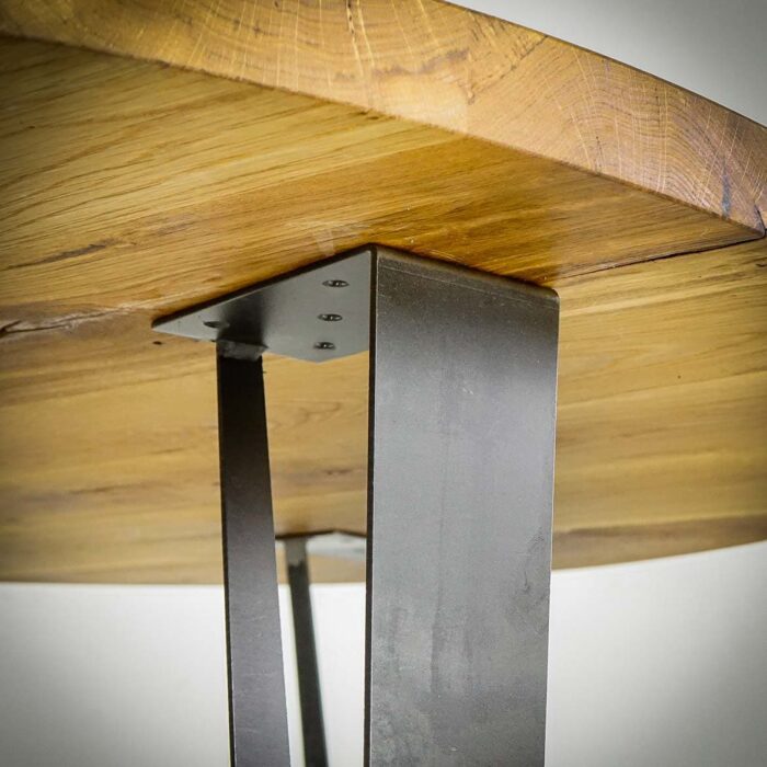 Bordsben-ARCH-71-cm-med-Bordskiva-2.jpg Träbord med metallben underifrån.