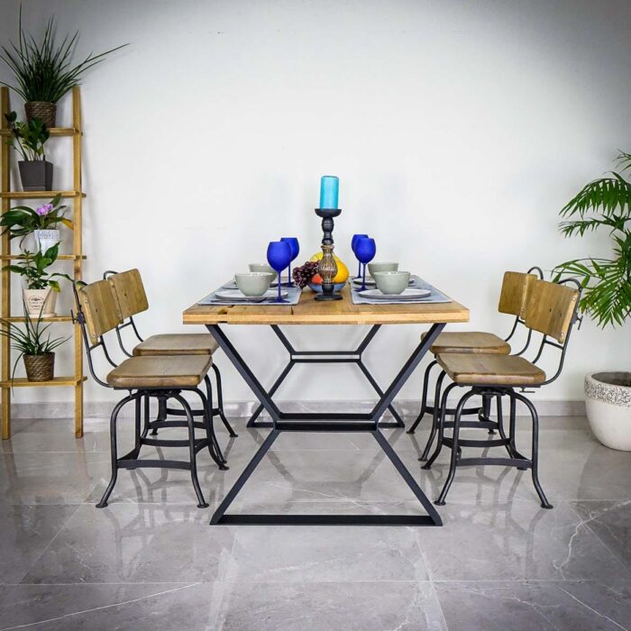 Bordsben-FUNKTION-SVART-14.jpg Modernt matsalsbord med stolar och blå glas