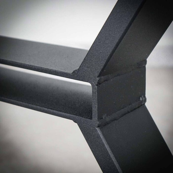 Bordsben-FUNKTION-SVART-7.jpg Svart metallben med svetsade fogar