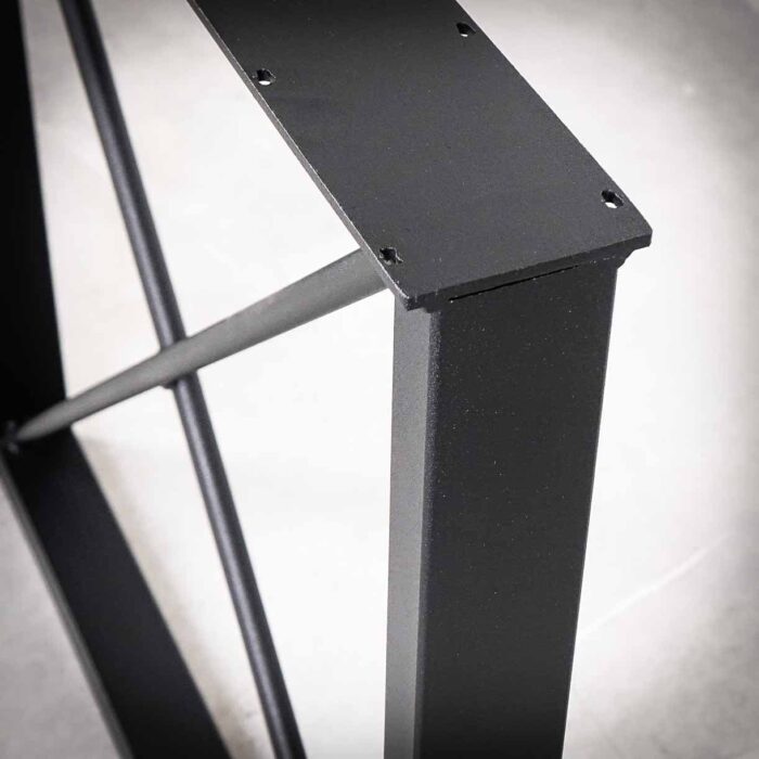 Bordsben-Frame-71-cm-2.jpg Svart metallstativ med fyra skruvhål