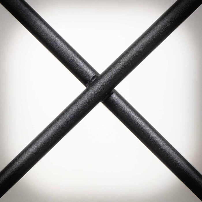 Bordsben-Frame-71-cm-4.jpg Svarta metallrör i korsform på vit bakgrund.