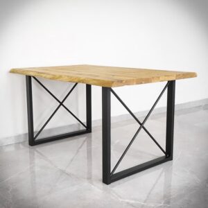 Träbord med svart metallunderrede.