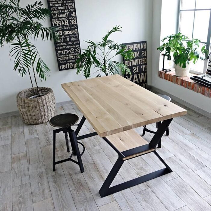 Bordsben-Funktion-2.jpg Modernt kök med träbord och växter