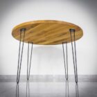 Runt träbord med tunna metallben