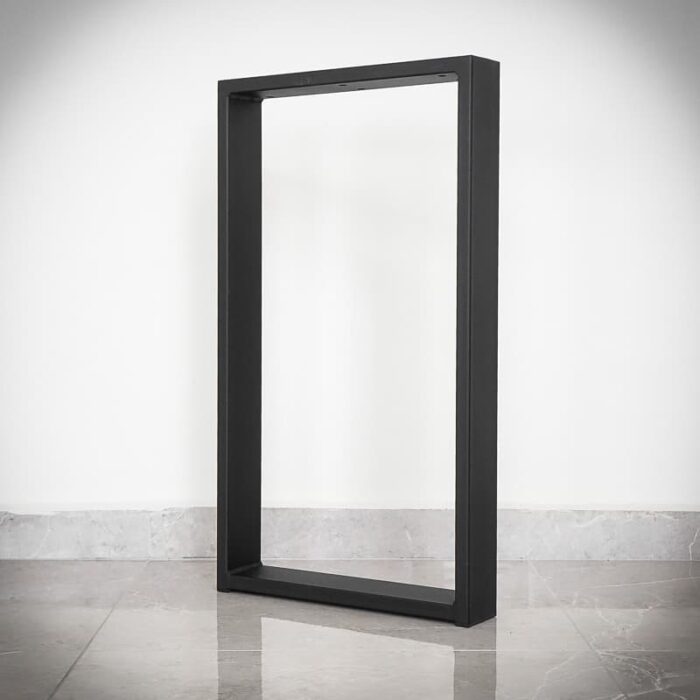 Bordsben-Kvadro-40x71-Svart4.jpg Svart metallram mot vit bakgrund