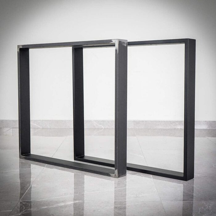 Bordsben-Kwadro-8.jpg Svarta metallbordssben på grå golvytan