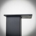 Metallben för möbel med skruvhål upptill.