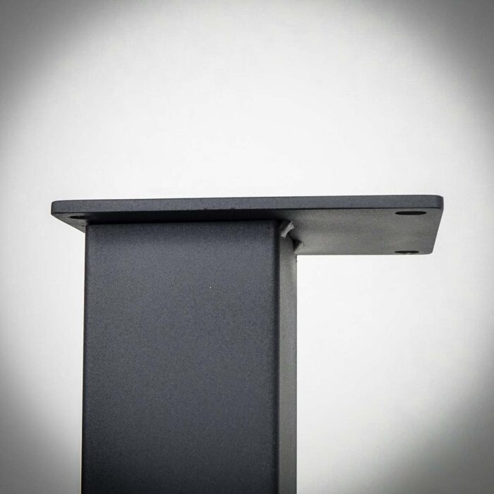 Bordsben-Magna-U-svart-3.jpg Metallben för möbel med skruvhål upptill.