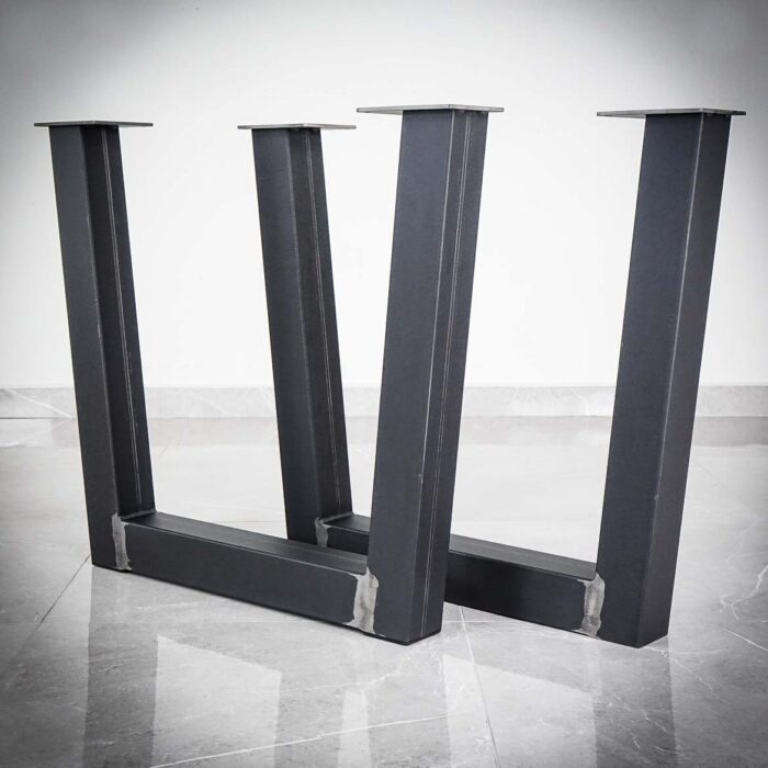 Bordsben-Manga-V-Stal.jpg Svarta stålbordben på marmorgolv.