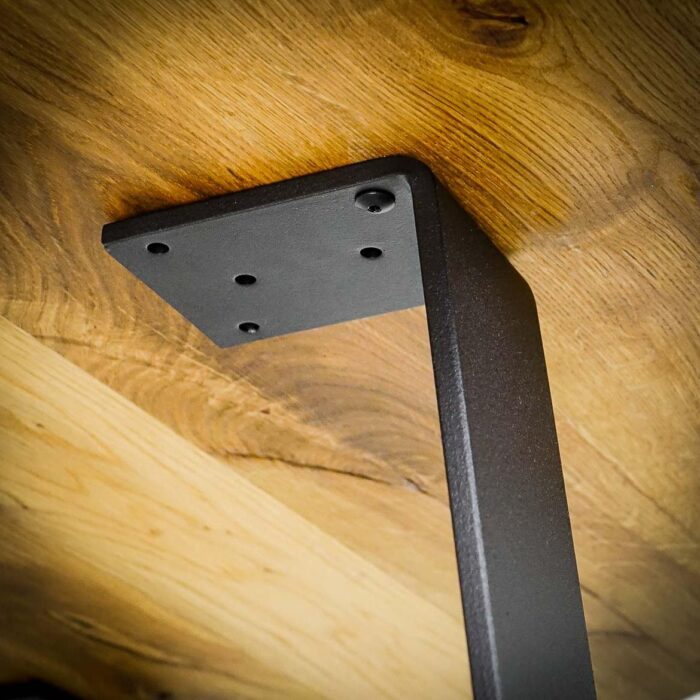 Bordsben-Platt-15.jpg Metallben monterat på träbord