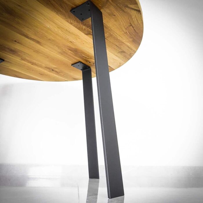 Bordsben-Platt-17.jpg Träbord med metallben sedd underifrån