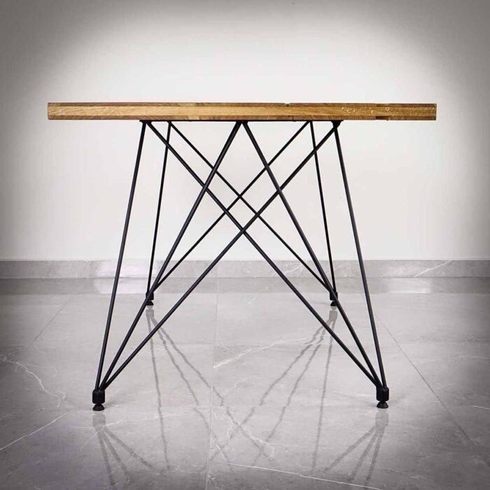 Bordsben-Prima-3 Träbord med metallben på stengolv