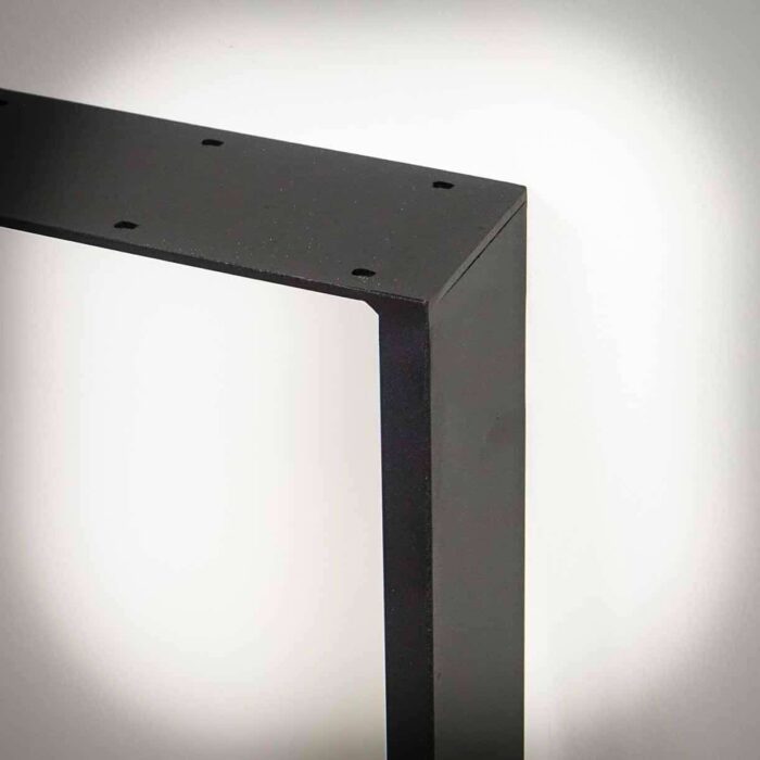 Bordsben-TILT-9 Svart metallbordben med hål för montering.