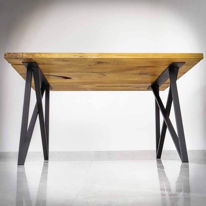 Bordsben-VIVA-12.jpg Modernt bord med träskiva och metallben.