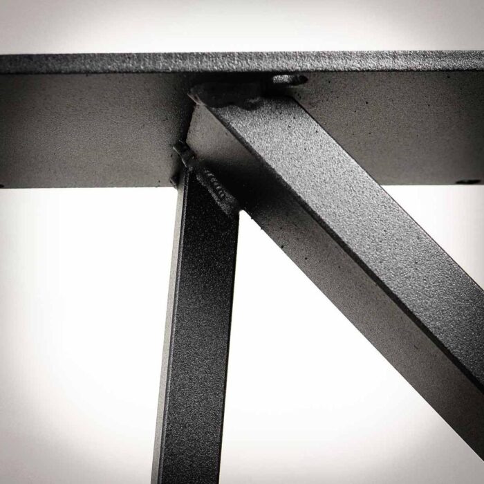 Bordsben-VIVA-3.jpg Närbild på metallben med svetsade fogar.