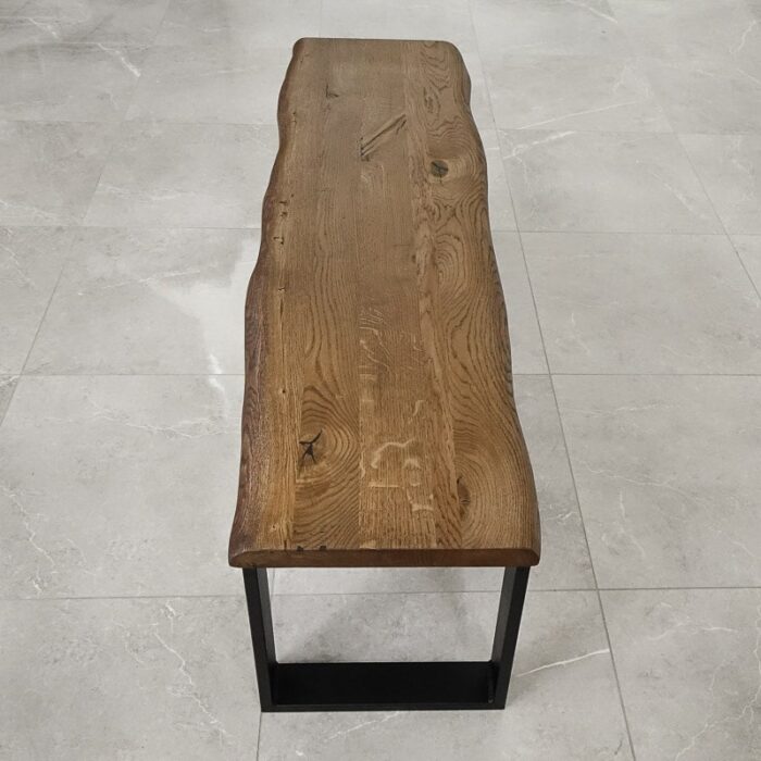 Bordskiva-Edge-grundoljad-brun8.jpg Rustik träbänk på ljus stengolv