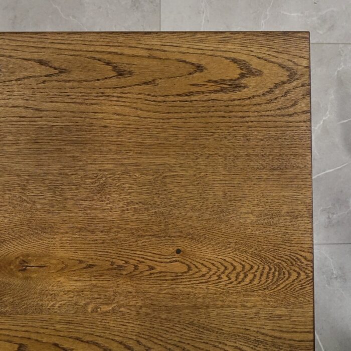 Bordskiva-Solid-48-mm-grundoljad-brun7.jpg Närbild av träbordsyta