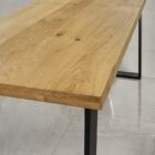 Träbord med metallben