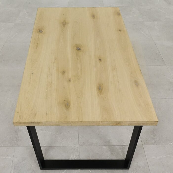 Bordskiva-Solid-48-mm-obehandlad7.jpg Rektangulärt träbord med metallben.