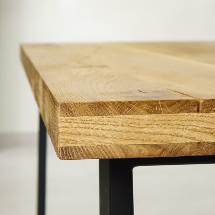 Bordsskiva-Antique-1-Grundoljad-5.jpg Närbild av träbordshörn