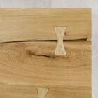 Trädetaljer med svalor i ek.