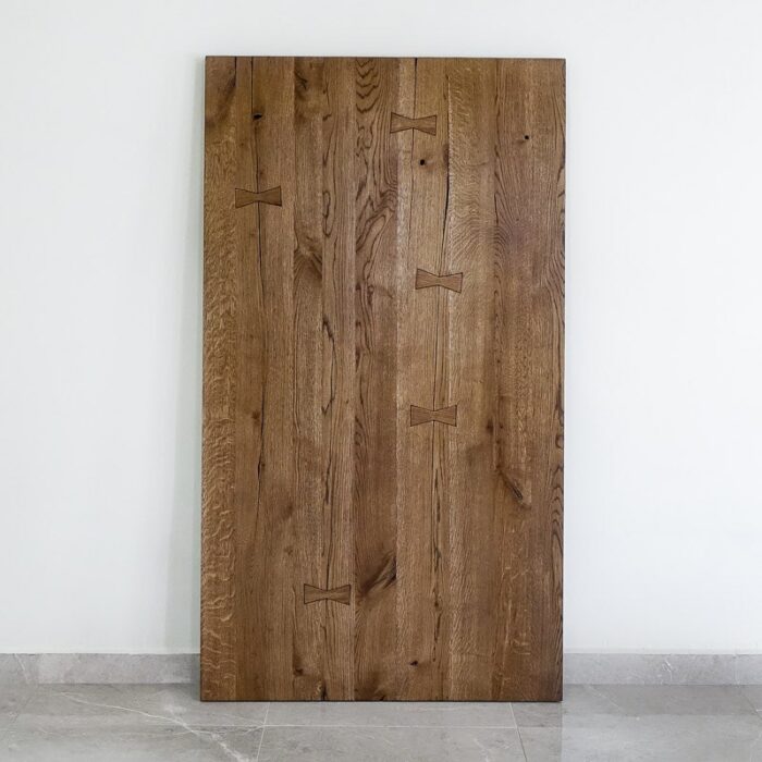 Bordsskiva-Antique-1-Grundoljad-Brun10.jpg Handgjord träpanel lutad mot väggen