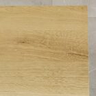 Närbild av trätextur på bordsskiva