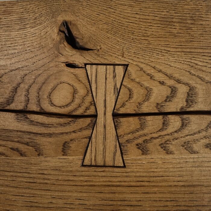 Bordsskiva-Antique-2-Grundoljad-brun6.jpg Snickarfog i träplanka