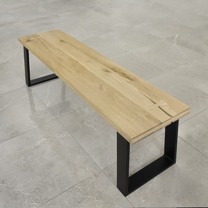 Bordsskiva-Antique-2-Obehandlad1.jpg Modern träbänk med svarta ben på golv