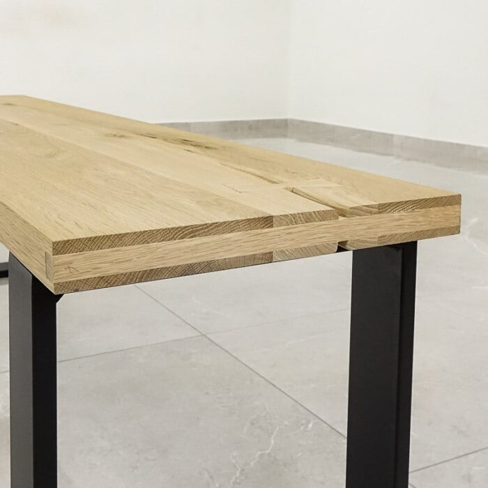 Bordsskiva-Antique-2-Obehandlad5.jpg Träbord med svarta metallben.