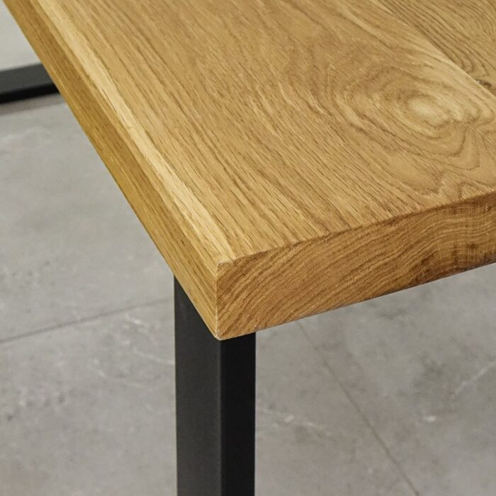 Bordsskiva-Naturwood-1-Grundoljad4.jpg Träbordshörna med metallben