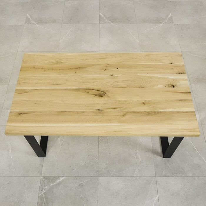 Bordsskiva-Naturwood-1-Obehandlad8.jpg Träbord på grått klinkergolv.