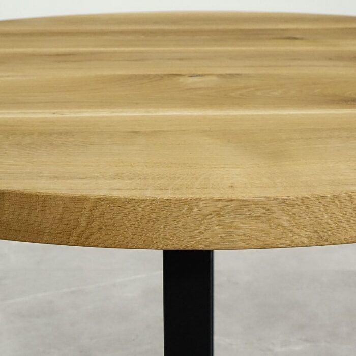 Bordsskiva-Round-100-cm-Grundoljad-3.jpg Runt träbord på svart stålben