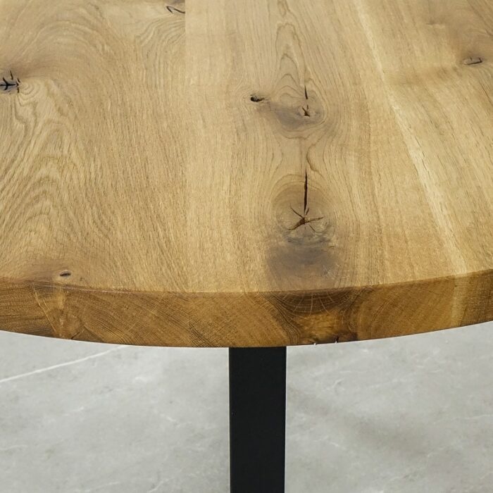 Bordsskiva-Round-100-cm-Grundoljad-6.jpg Runt träbord med metallben.