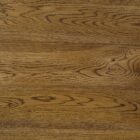 Brunt trä med synliga ådringar