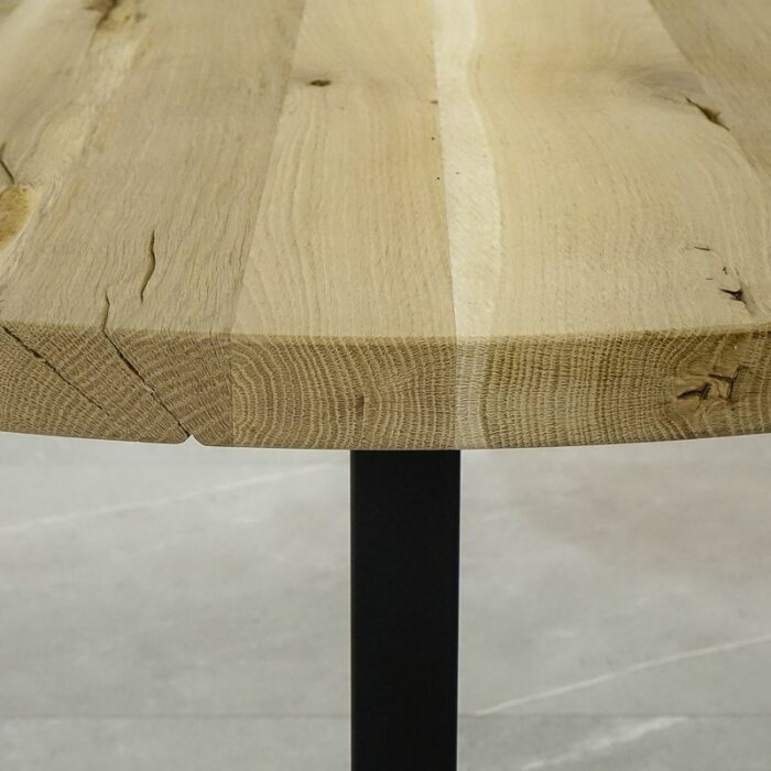 Bordsskiva-Round-100-cm-obehandlad7.jpg Runt träbord med svart underrede.