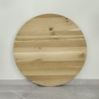 Rund träskiva på marmorgolv