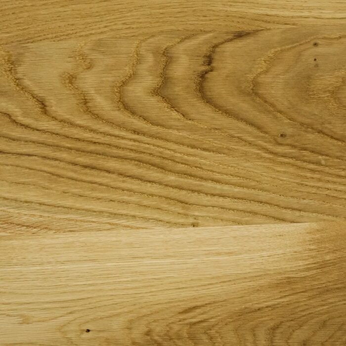 Bordsskiva-Round-60-cm-Grundoljda-4.jpg Närbild av träytans textur