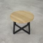 Runt bord med träskiva och svart ben.