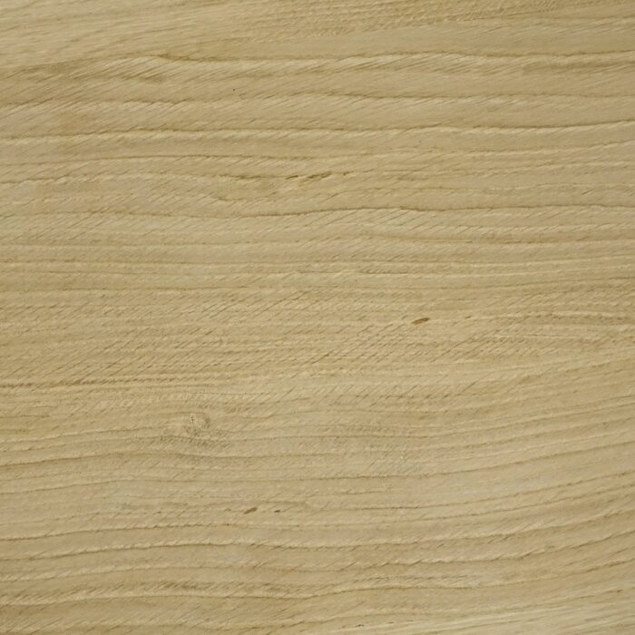 Bordsskiva-Round-60-cm-Grundoljda-obehandald5.jpg Trämönstrad yta med naturliga strimmor.