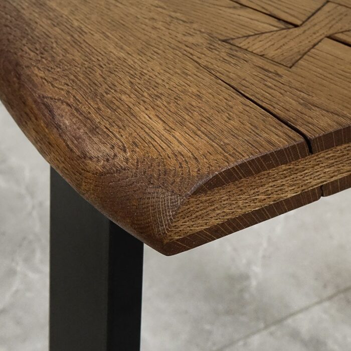 Bordsskiva-Rustwood-2-Grundoljad-brun2.jpg Träbordshörn med metallben