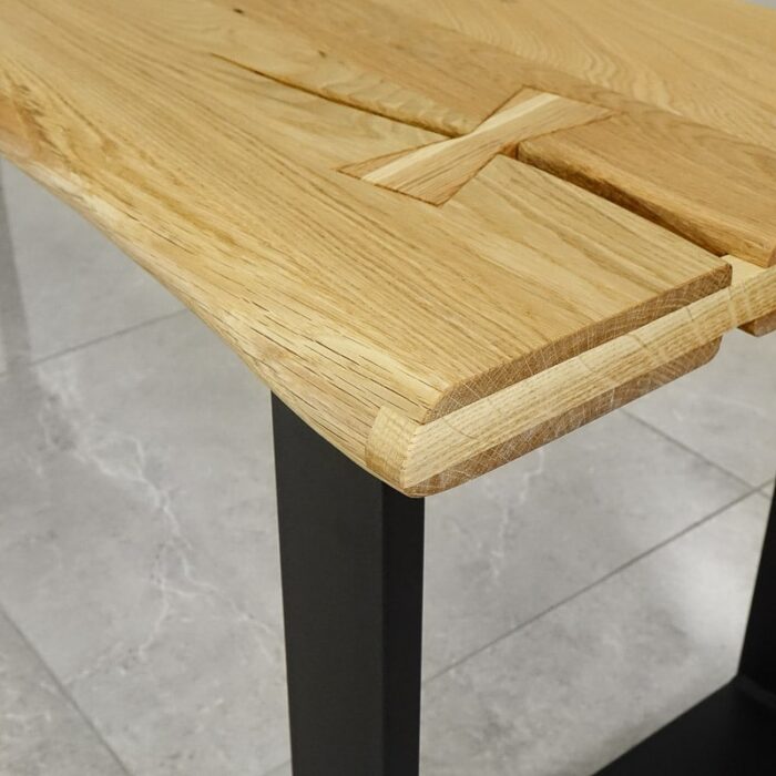 Bordsskiva-Rustwood-2-Grundoljad2.jpg Rustikt träbord med metallben