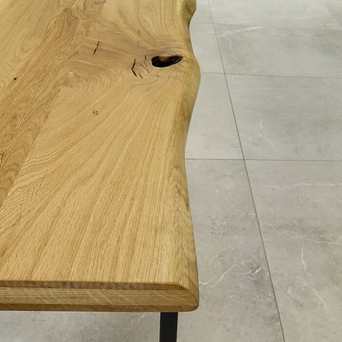 Bordsskiva-Rustwood-2-Grundoljad4.jpg Närbild på rustikt träbord