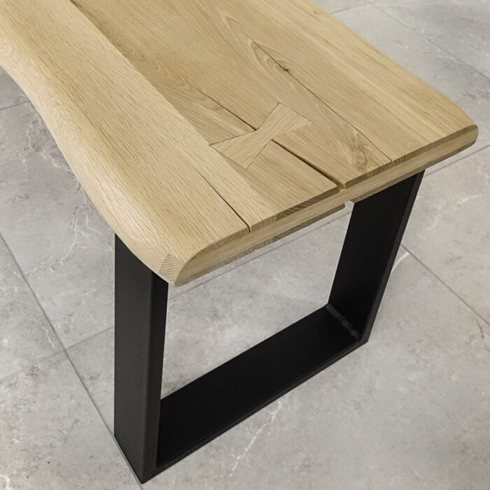 Bordsskiva-Rustwood-2-Obehandlad4.jpg Träbord med metallben i modernt utförande.