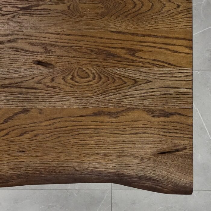 Bordsskiva-Rustwood-Grundoljad-Brun6.jpg Rustikt träbord med synlig ådring