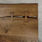 Träbänk med fjärilsförband i trä